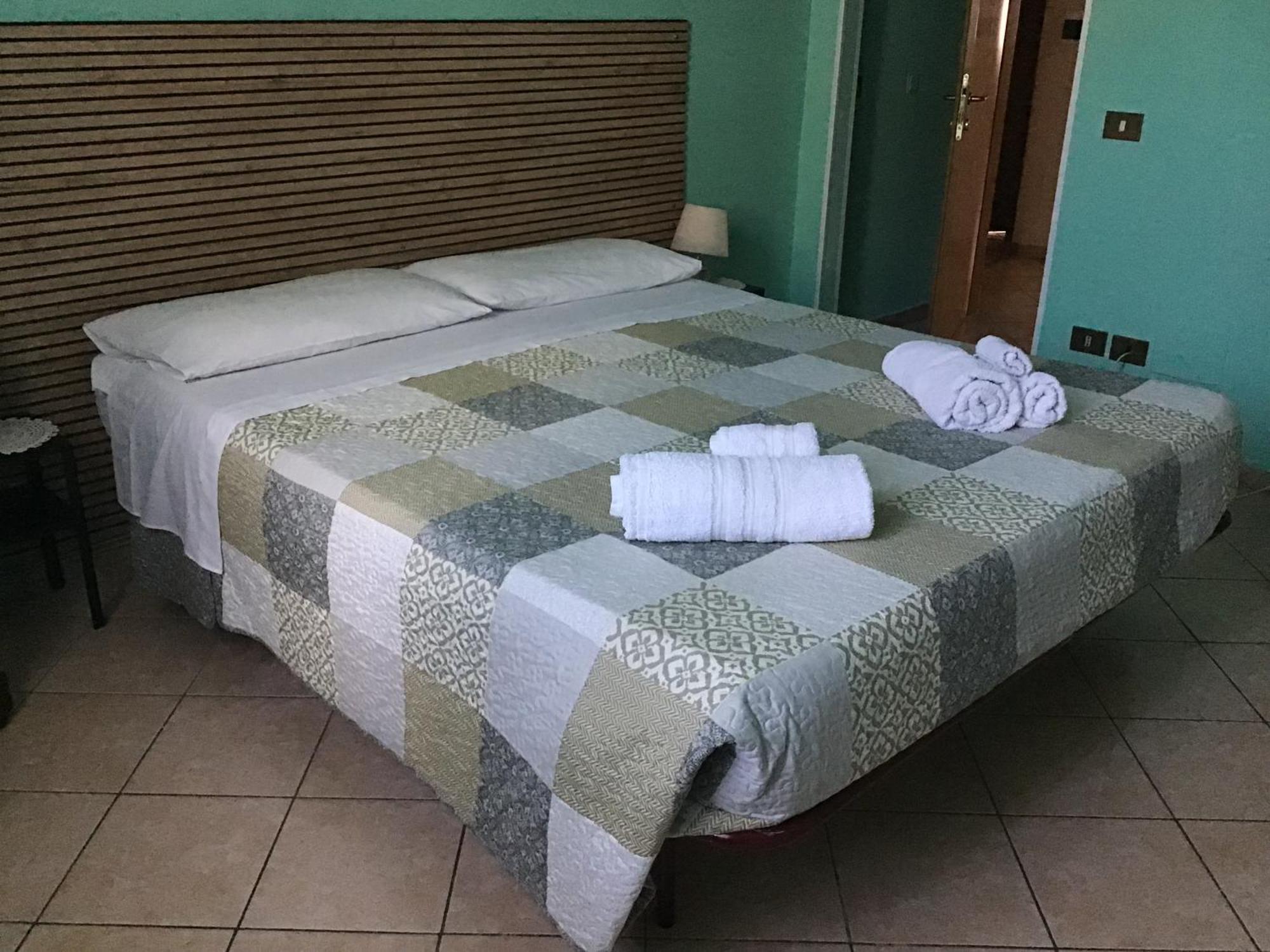 Achirina Bed And Breakfast ชิสแตร์นา ดิ ลาตินา ภายนอก รูปภาพ
