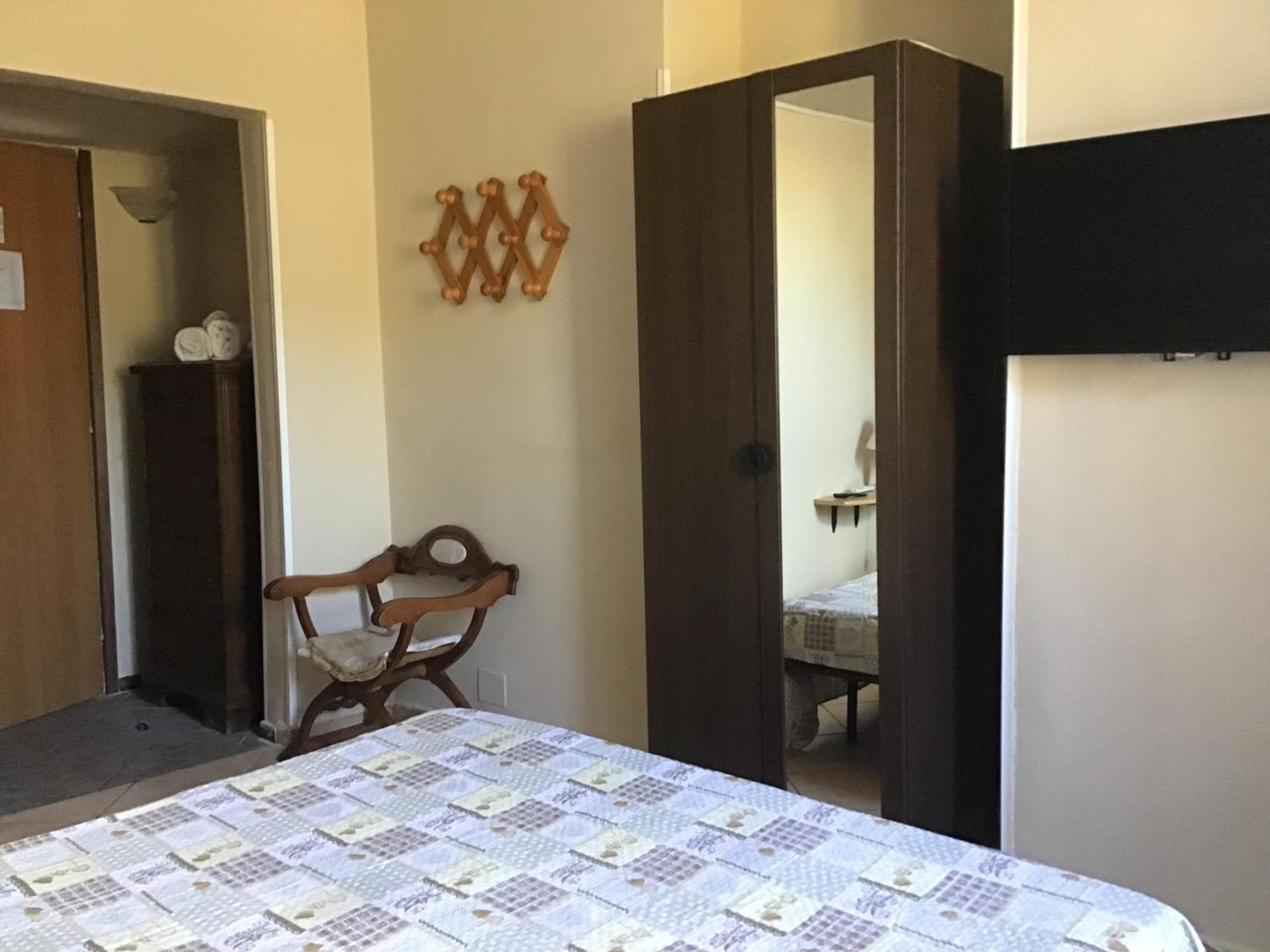 Achirina Bed And Breakfast ชิสแตร์นา ดิ ลาตินา ภายนอก รูปภาพ